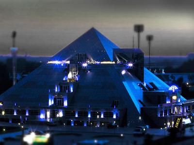 Промышленное светодиодное оборудование в культурно-развлекательный комплекс Пирамида